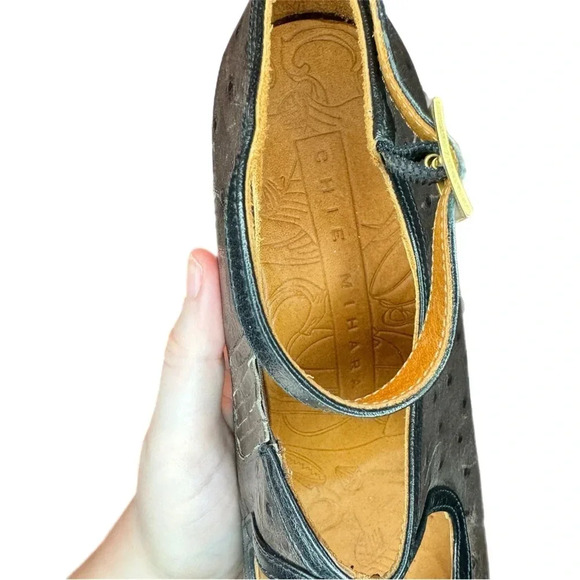 Chie Mihara Ostrich Leather Heels Made In Spain 38 1/2 8.5 Ankle Strap Dust Bag - Picture 13 of 16